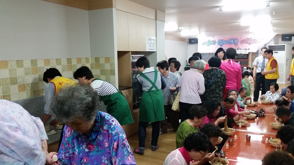 북부산 무료급식소 배식 